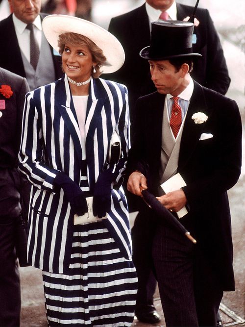 Meghan Markle si veste come Diana