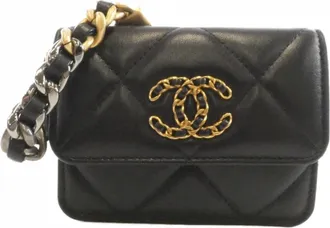 Chanel Black Leather Fanny Pack (Pre-Owned)
