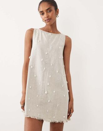 Asos Vestito corto in twill grigio slavato con scollo a barchetta e decorazioni di perle