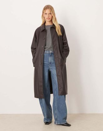 Mango Trench in pelle sintetica marrone