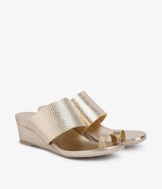 Pedro Garcia Toe ring midi wedge sandal in silver metallic leather | Weilis| Spring Summer 26 | PEDRO GARCIA