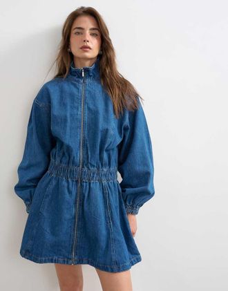 Topshop Vestito corto in denim blu medio con scollo a imbuto