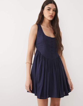 Nobody's Child Cora - Vestito corto blu navy senza maniche con gonna arricciata e dettaglio a corpetto