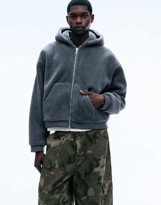 Weekday felpa con cappuccio oversize in pile borg con collo a imbuto e zip in grigio scuro