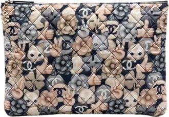 Chanel Pre-owned Clutches, female, Multicolor, Size: ONE SIZE Pre-owned Quilted Nylon Clutch