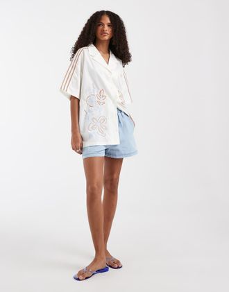 adidas Originals Camicia resort bianco sporco ricamata