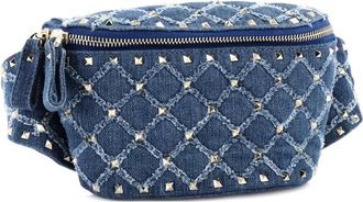 Valentino Garavani Rockstud Spike gewatteerde denim heuptas - Blauw