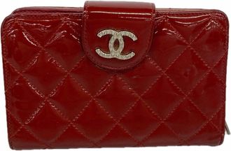 Chanel Red Color Patent Leather Wallet (Bi-Fold) (Pre-Owned)