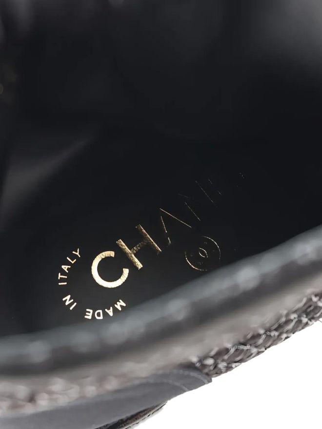 Chanel Stivali con decorazione in perle sintetiche Nero da