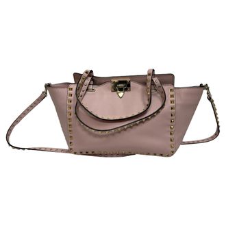 Valentino Valentino Garavani Small Rockstud Trapeze Tote Bag in roze leer