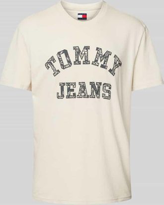 Tommy Jeans Regular Fit T-Shirt aus reiner Baumwolle mit gemustertem Label Print in Beige, Größe M
