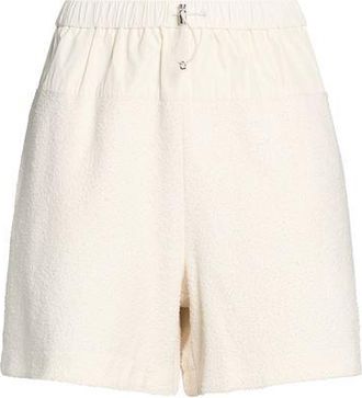 Moncler PARTES DE ABAJO - Pantalones cortos y bermudas en YOOX.COM