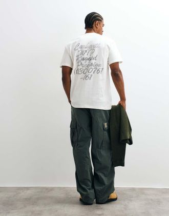 Carhartt Work in Progress Hatching Script T-shirt con logo sul davanti e stampa sul retro, bianco sporco