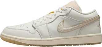 Air Jordan Womens Jordan 1 Low SE Metallic Team Gold