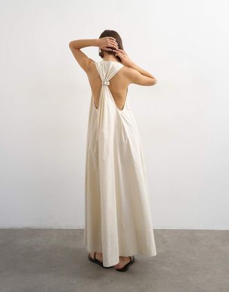 Topshop Vestito lungo a trapezio allacciato al collo in popeline bianco sporco con fondo ampio-Nessun colore