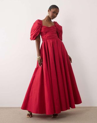 Lace & Beads Vestito in taffet&agrave; rosso con maniche a sbuffo e scollo a cuore