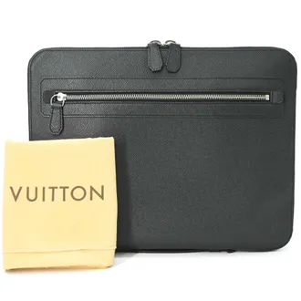 Louis Vuitton Black Taiga Leather Clutch Bag (Pre-Owned)