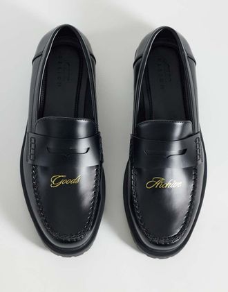 Asos Mocassini neri con scritta in rilievo e suola a carrarmato-Nero