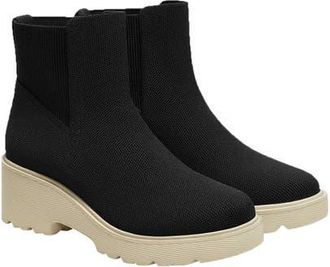 Vivaia Round-Toe Chunky Platform Travel Boots in Black-Beige at Nordstrom, Size 6.5