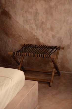 Bazar Bizar Portamaletas de madera de teca y cuerda trenzada en marr&oacute;n 80x55x50 cm