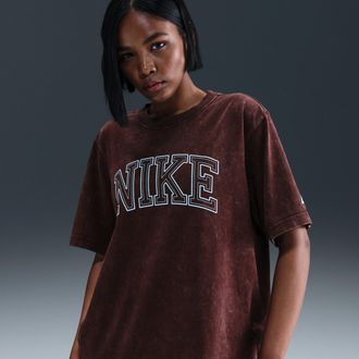 Nike Womens Nike Sportswear Classics Loose T-Shirt in Red | IM9281-652