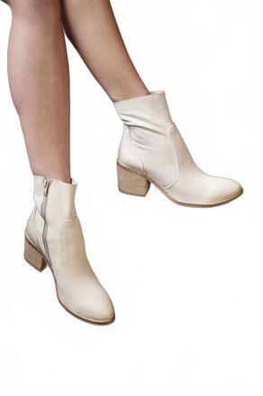 Diba Womens Majestic Boots In Off White