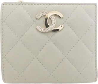 Chanel Pre-owned Wallets, female, Gray, Size: ONE SIZE Pre-owned Caviar Skin Bifold Wallet