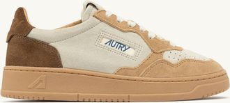 Autry MEDALIST LOW TRICOLOR SNEAKERS IN TUNDRA EGG AND PEANUT SUEDE