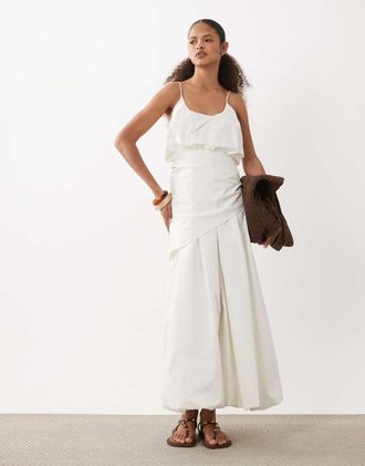 Asos Vestito midi con spalline sottili e scollo rotondo arricciato con fondo a palloncino color pietra-Neutro