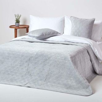 Homescapes Homescapes - Luxury Grey Quilted Velvet Bedspread Geometric Pattern Eternity Ring Throw, 200 x 200 cm - Grey