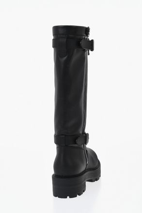 Dior Stivali D-MAJOR in Pelle con Zip Laterale e Doppia Fibbia Argentata Dior