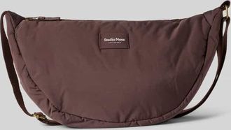 Studio Noos Crossbody Bag mit Label-Detail in Dunkelbraun, Größe 1