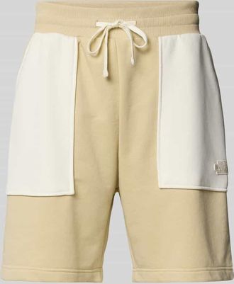The North Face Regular Fit Sweatshorts mit aufgesetzten Taschen Modell TERRY in Beige, Größe XL