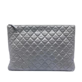 Chanel Pre-owned Clutches, female, Gray, Size: ONE SIZE Pre-owned Quilted Lambskin Clutch