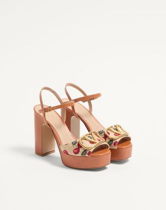 Valentino Garavani Sandalo Con Plateau Vlogo Signature In Rafia Jacquard Con Motivo Cherryfic 115Mm Donna NATURALE/ROSSO 35.5
