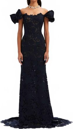 Oscar De La Renta Off The Shoulder Guipure Lace Gown With Train In Navy