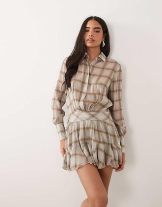 Aria Cove Vestito camicia con gonna a volant in chiffon lucido a quadri tenui-Marrone
