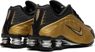 Nike Womens Shox R4 Sneakers Gold Rubber