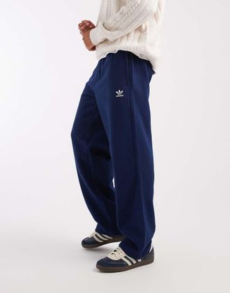 adidas Originals Trefoil Essentials - Pantaloni color indaco notte con fondo aperto-Blu