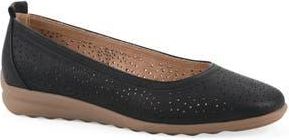 White Mountain Cortney Perforated Ballet Flat in Black Smooth at Nordstrom Rack, Size 6.5