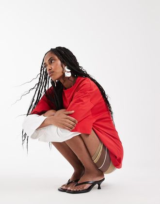 Lioness T-Shirt 2 in 1 con camicia a maniche lunghe bianca a righe e T-shirt oversize rossa sovrapposta-Rosso