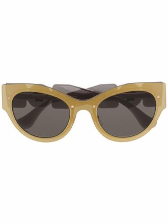 Versace Medusa-plaque cat eye-frame sunglasses - women - Metal (Other)/Acetate - 53 - Gold