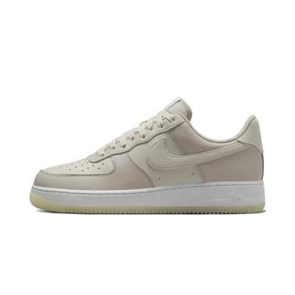 Nike Air Force 1 07 LV8 - unisex - Sport - Beige - Maat: 45 1/2 EU Leer