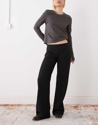 Weekday Pantaloni da abito a zampa neri con zip laterale-Nero