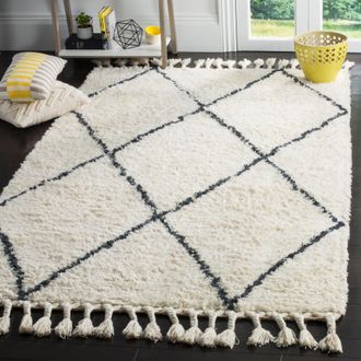 Safavieh Casablanca Hand Made Area Rug, Ivory / Grey Shag / Flokati Style Non-Shedding