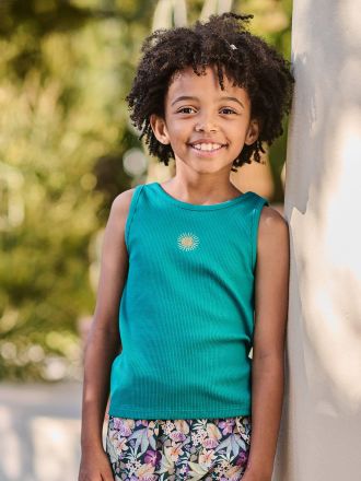 Vertbaudet Geripptes Top mit Sonnen-Stickerei M&auml;dchen smaragdgr&uuml;n