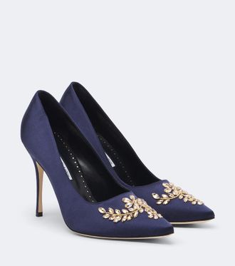 Manolo Blahnik Salones Pasadis de sat&eacute;n adornados