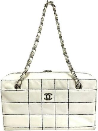 Chanel Pre-owned Shoulder Bags, female, White, Size: ONE SIZE Pre-owned Chocolate Bar Lambskin Shoulder Bag