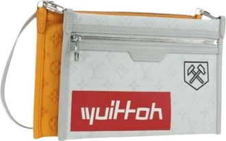 Louis Vuitton Pre-owned Clutches, female, Gray, Size: ONE SIZE Pre-owned Flat Messenger Shoulder Bag