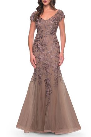 La Femme Lace and Tulle Mermaid Gown with Cap Sleeves in Cocoa at Nordstrom, Size 16